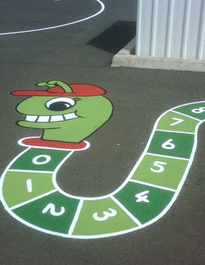 The Number Worm Green is a great way to introduce children to numbers and counting. It's a long winding game, divided up into individual squares with the numbers 1 to 24 painted on them.